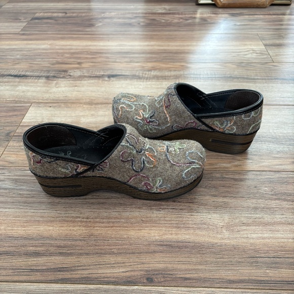 Dansko Felt Stitched Floral Embroidered Heeled Clog Slip On Size 37 - Picture 6 of 6
